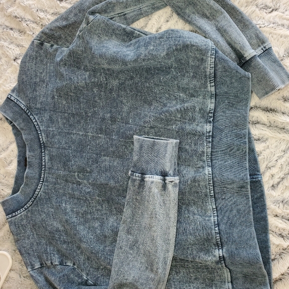 Dark blue shorter, long sleeves - Picture 2 of 2